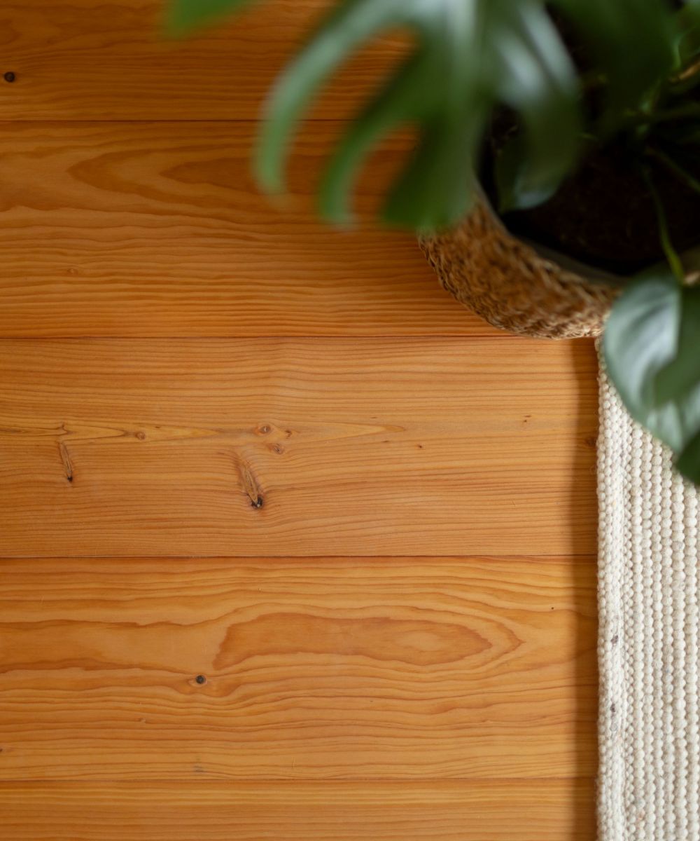 Spürbare Natur – Douglasie Dielenboden in warmen Naturtönen