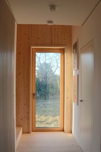 Holz Innen und Außen: Modernes Einfamilienhaus