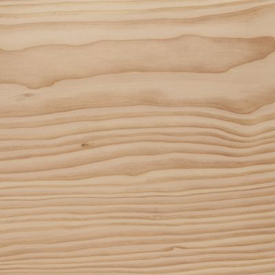 Nahaufnahme einer Douglasie Holzoberflaeche mit sichtbarer Maserung, Ast und fein geschliffener Oberfläche.