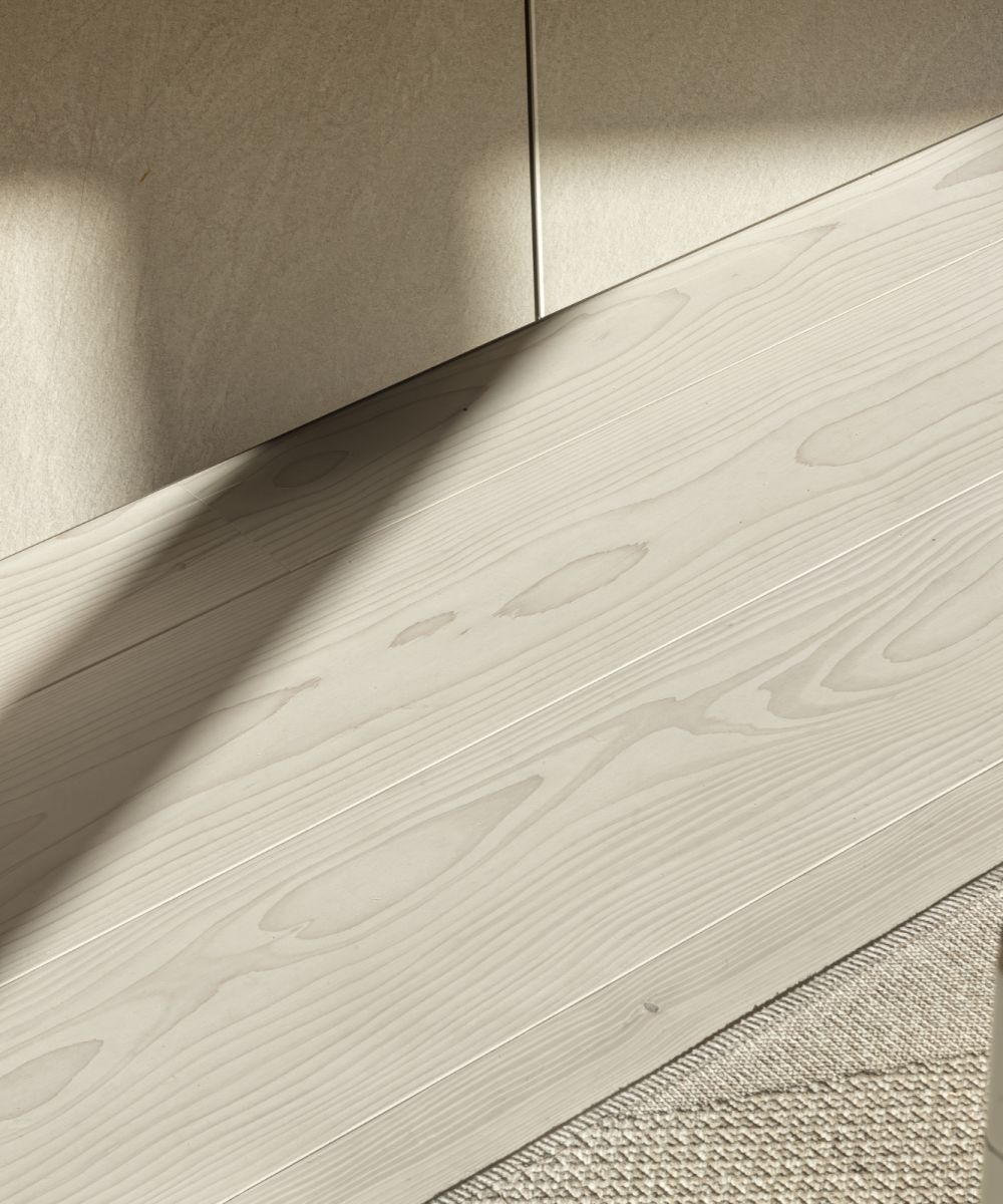 Modern Private Home with Silver Fir Planks – a Natural Foundation for Bright, Airy Spaces