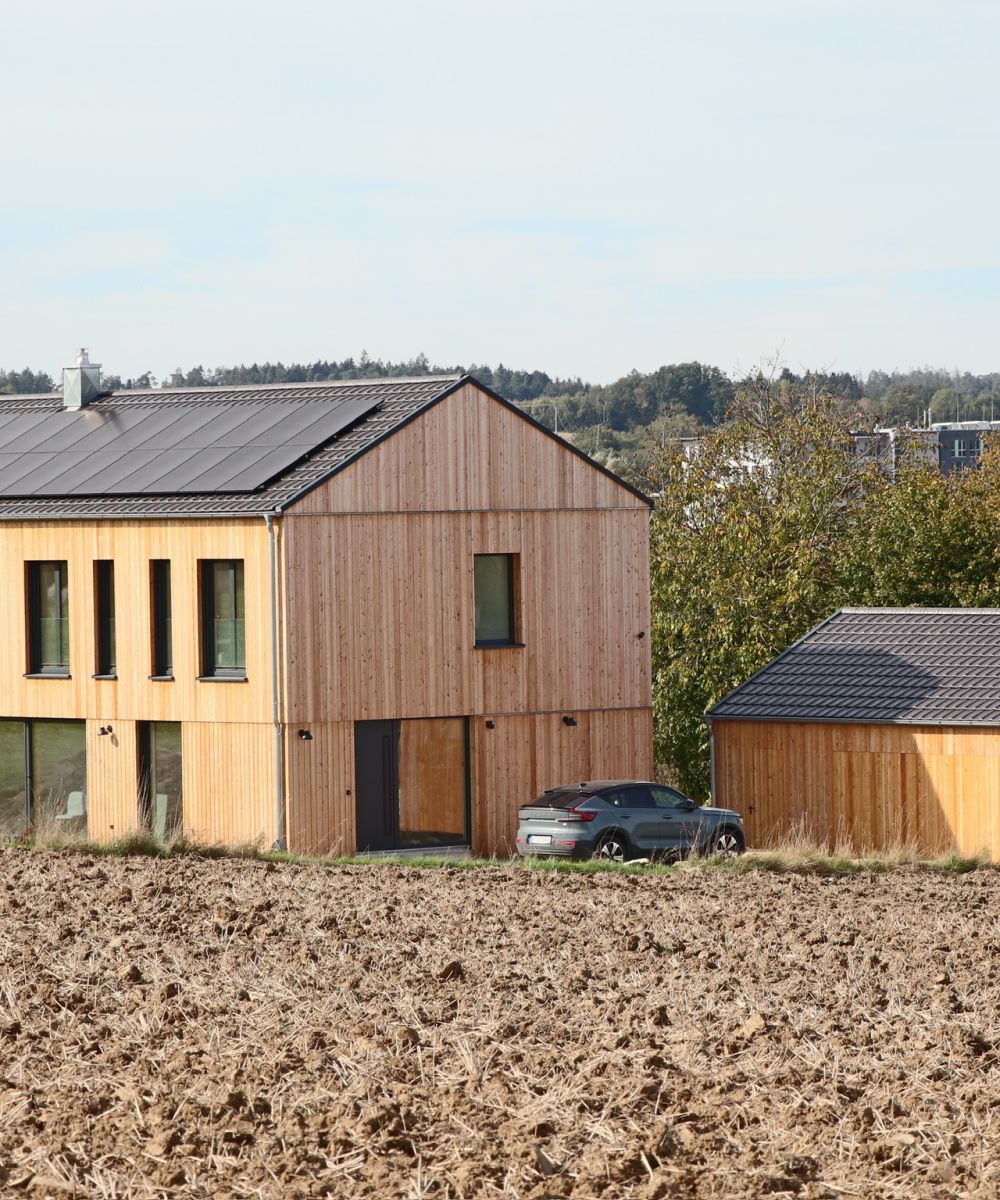 Holz Innen und Außen: Modernes Einfamilienhaus