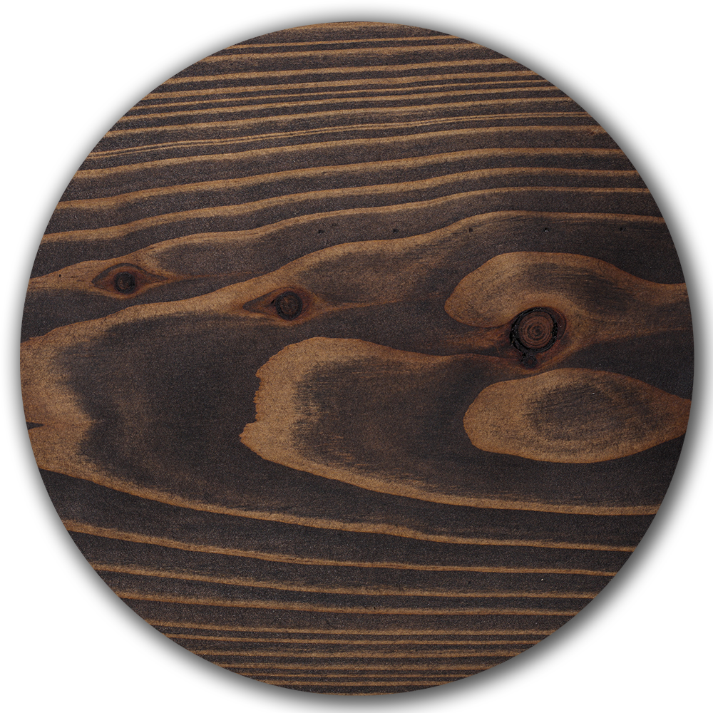 Lärche-Holzboden, Oberfläche Öl schwarz, warmer Braunton der Lärche mit ausgeprägter Maserung.