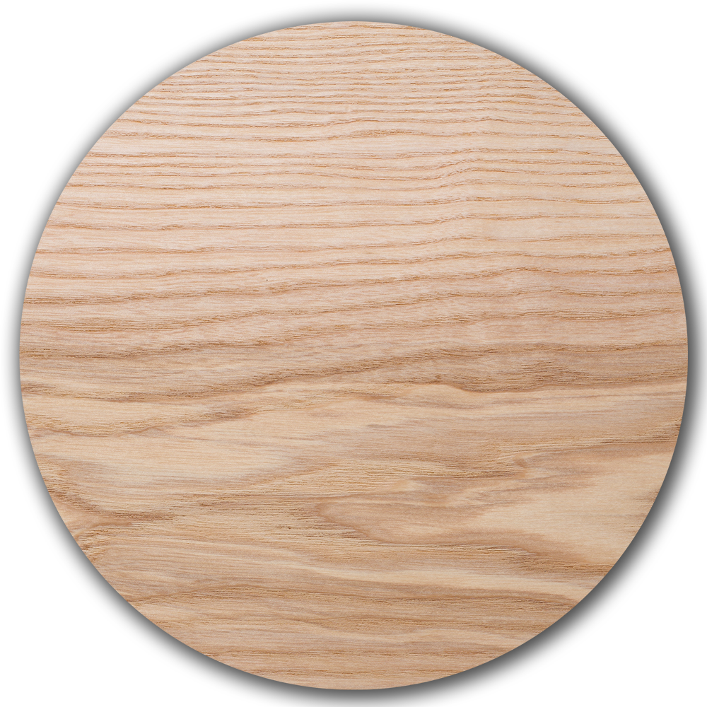 Parquet en frêne avec une finition huilée « effet bois brut ». Elle préserve les tons bruns naturels et chaleureux du frêne tout en conservant l'aspect d'un bois non traité.